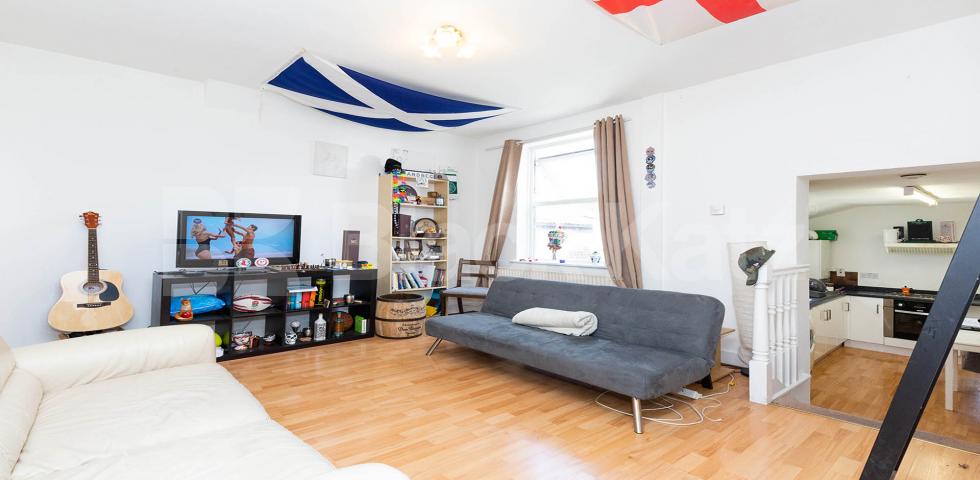 			NEW INSTRUCTION!, 2 Bedroom, 1 bath, 1 reception Flat			 Alexandra Road, TURNPIKE LANE 